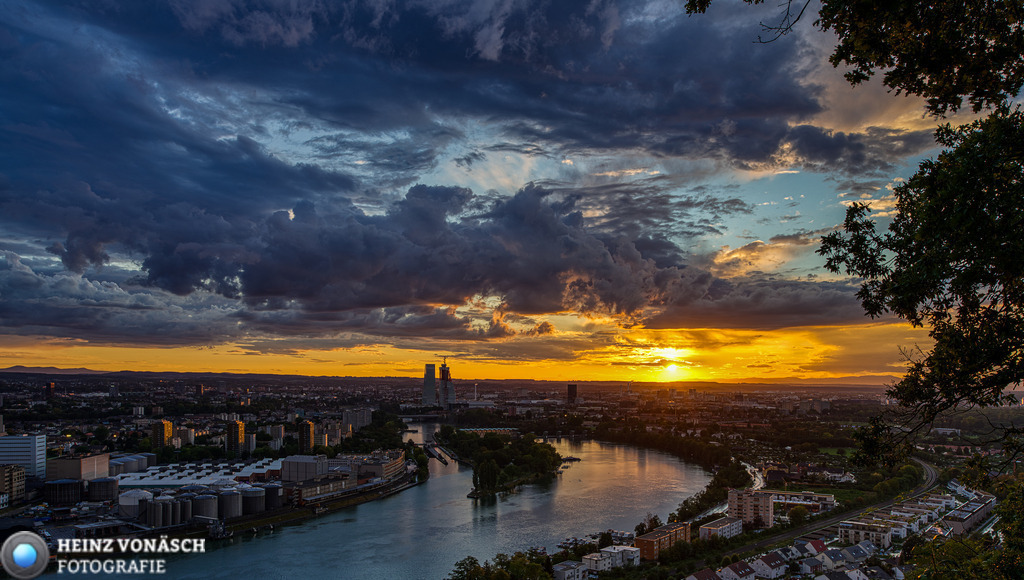 Landschaften_0051 | Alle Bilder von Heinz Vonäsch Fotografie können alle zu günstigen Preisen gekauft werden! Download der Bilder, Ausdrucke, Postkarten, Tassen T-Shirts, Kalender, Alu- Dibond usw. - Realisiert mit Pictrs.com