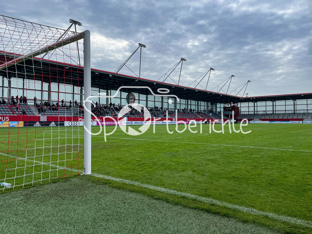 FC Bayern Muenchen U19 - VfB Stuttgart U19 | Der FC Bayern Campus / Stadion FC Bayern Campus vor dem Anpfiff / Symboldild / Stadionfoto / Stadionbild
