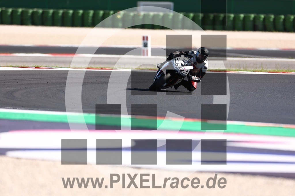 0632-20240928_07124 | Schöne Erinnerungen an spannende Momente - das festzuhalten ist unser Job. PIXELrace.de ist seit 2003 auf den Rennstrecken Europas unterwegs um die Action draußen beim Fahren und die wunderbare Stimmung imm Fahrerlager für euch einzufangen.