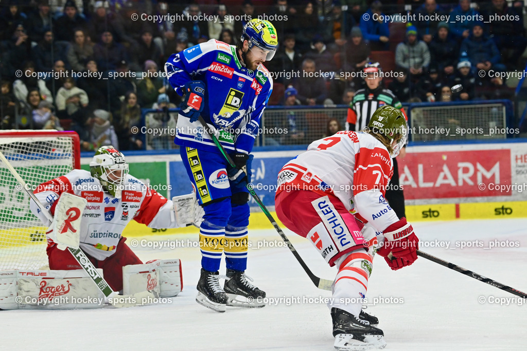 EC IDM WÄRMEPUMPEN VSV vs. HCB Südtirol Alperia | #73 Philip Samuelsson HCB Südtirol Alperia, #8 Maximilian Rebernig EC VSV, #38 Samuel Harvey HCB Südtirol Alperia, EC IDM WÄRMEPUMPEN VSV vs. HCB Südtirol Alperia, EC IDM WÄRMEPUMPEN VSV vs. HCB Südtirol Alperia am 28.12.2025 in Villach (Stadthalle Villach), Austria, (Photo by Bernd Stefan)