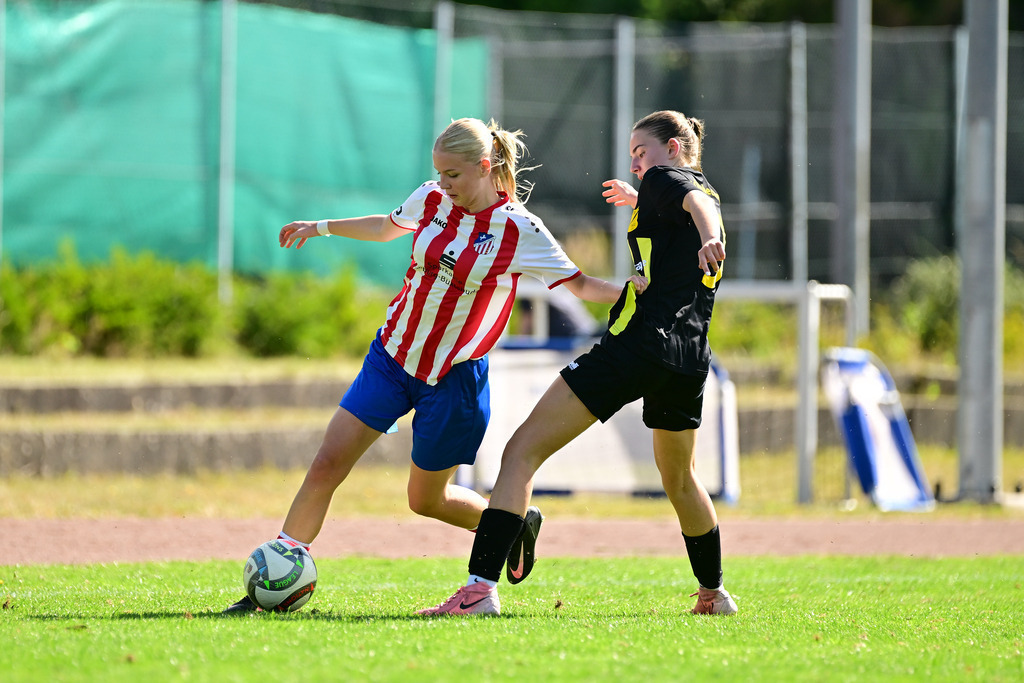 Fußball I Juniorinnen I Saison 2025-2026 I Oberliga Niedersachsen I 2. Spieltag I FC Rosengarten - ATSV Scharmbeckstotel | Der Sportfotograf. - Realisiert mit Pictrs.com
