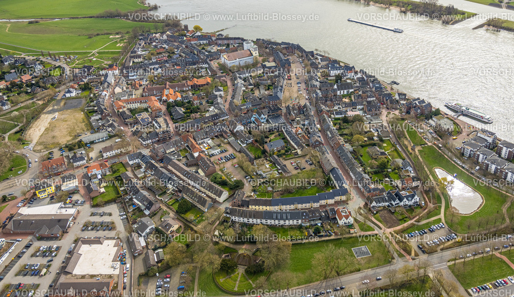 Rees230300645 | Luftbild, Innenstadtansicht mit Markt, Sanierung der kath. Pfarrkirche St. Mariä Himmelfahrt, Rathaus, Rees, Niederrhein, Nordrhein-Westfalen, Deutschland