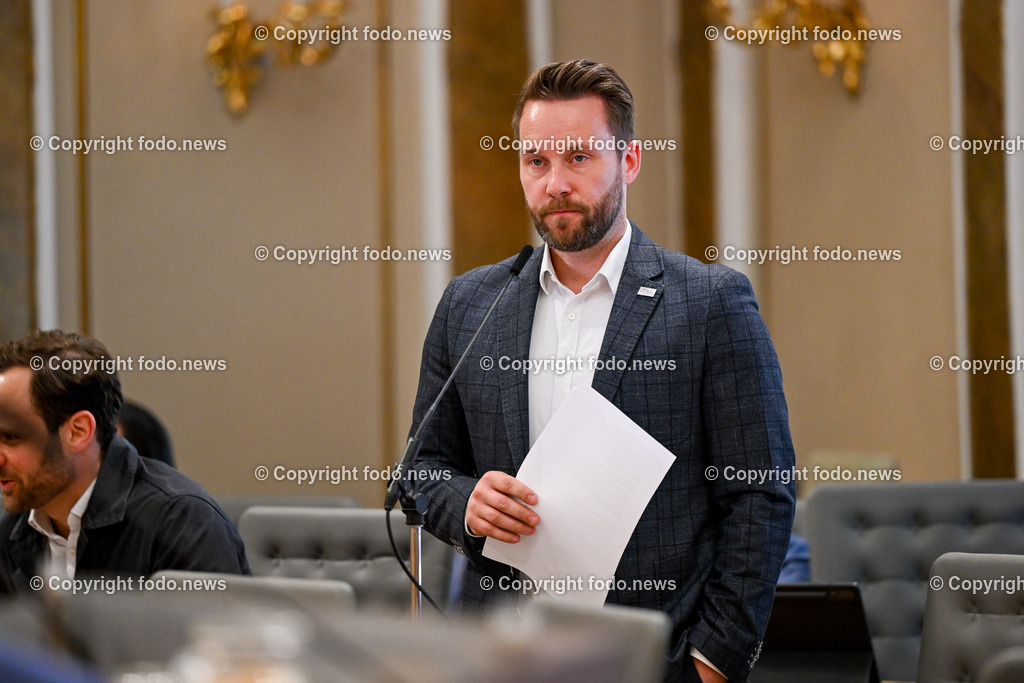 Landhaus Linz_ Promenade_ Landtagssitzung_ 11.04.2024-117 | 11.04.2024, Landhaus Linz AUT, Promenade, Landtagssitzung, im Bild Manuel Krautgartner (MFG, Klubobmann)