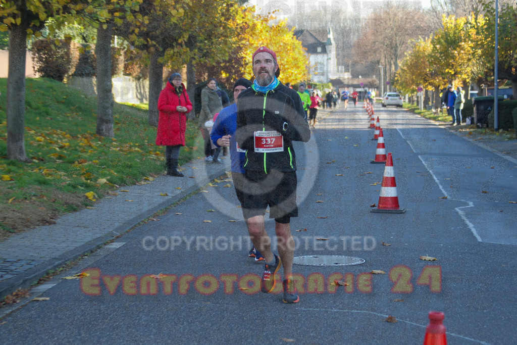 241201_1223_EV4_2315 | Sportfotografie im Rhein-Sieg Kreis, Köln, Bonn, NRW, Rheinland Pfalz, Hessen, etc. Unser Tätigkeitsfeld umfasst den Laufsport vom Volkslauf über den Marathon, Duathlon, Triathon bis zum Ultralauf wie Kölnpfad Ultra oder Schindertrail.