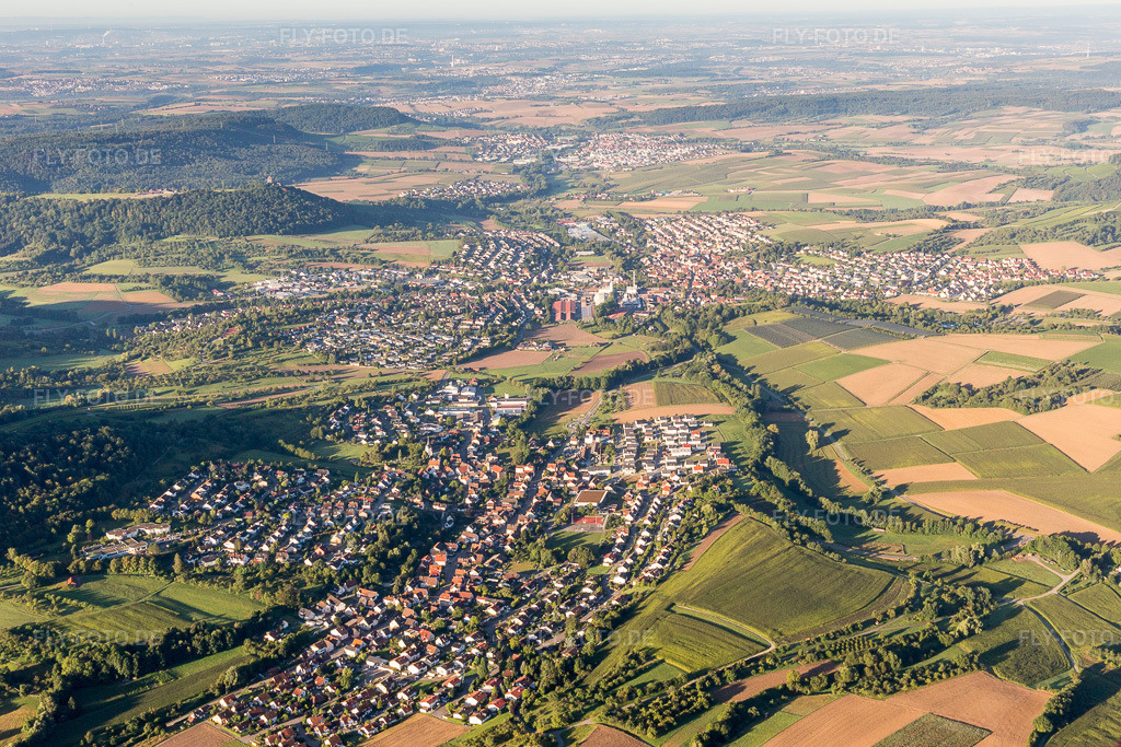 Luftbild: Ortsansicht der Straßen und Häuser der Wohngebiete im Ortsteil Gronau in Oberstenfeld im Bundesland Baden-Württemberg in Deutschland. Foto: IMG_093759.jpg vom 23.08.2016 durch Werner Riehm/FLY-FOTO.de