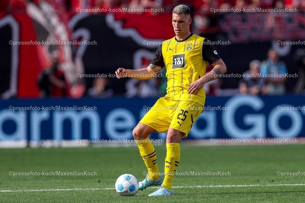B0411052503517 | 11.05.2025, Fußball, Bayer 04 Leverkusen - Borussia Dortmund, 1. Fußball Bundesliga, 33. Spieltag, BayArena, Saison 2024 2025: Niklas Süle (BVB #25) DFB regulations prohibit any use of photographs as image sequences and or quasi-video.
