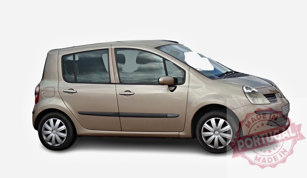 Renault Modus showcasing its compact design and modern features on white background | Studio shot of a Renault Modus, highlighting its compact size, stylish design, and family-friendly features - Realized with Pictrs.com