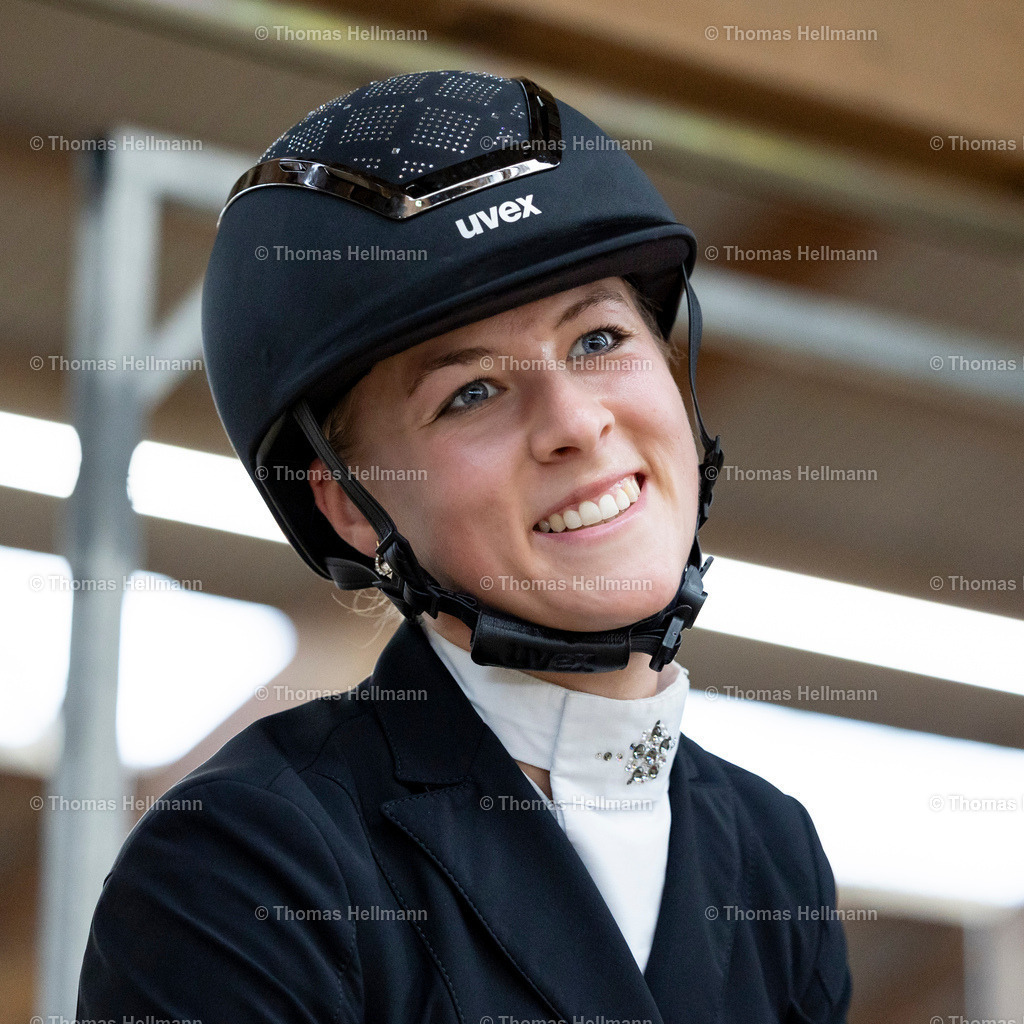 TH_210 Greta Busacker (GER)_ Frieda NRW_32330 | 210 Greta Busacker&nbsp;(GER), Frieda NRW beim Reitturnier Guxhagen-Dörnhagen 2025 am 10.10.25 in Dörnhagen, Reit- u. Fahrverein