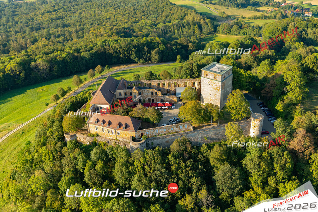 Das Luftbild zeigt : Giechburg Scheßlitz - Die Luftaufnahme wurde 2024 vom UL-Flugzeug aus erstellt ( keine Drohne ) - Hochauflösende Luftaufnahme - Für grossformatige Ausdrucke geeignet. Die Geschenkidee !Mit Lizenz und Bildrechte bestellbar