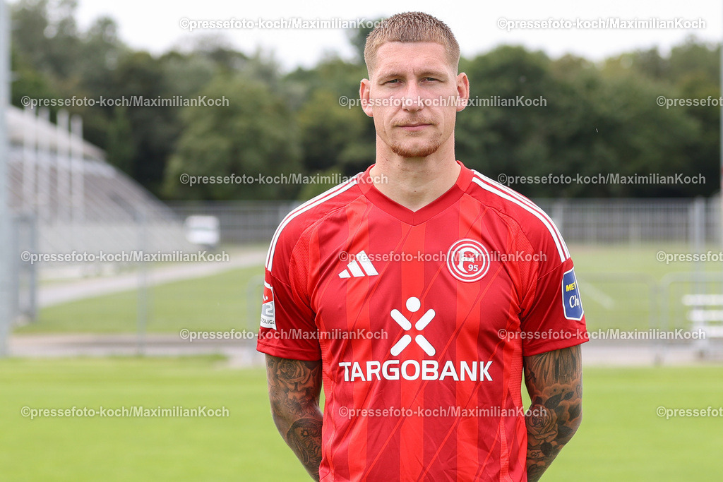 Due2BL25072401084 | Jordy de Wijs; Fortuna Düsseldorf; 2. Bundesliga, Porträttermin 2024/2025
