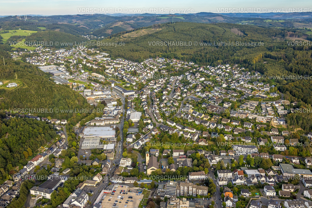 Olpe230913292 | Luftbild, Ortsansicht mit Gewerbegebiet Olper Hütte und Feuerwehr Olpe, Wohnsiedlung zwischen Martinstraße und An der Eichhardt, Stachelau, Olpe, Sauerland, Nordrhein-Westfalen, Deutschland