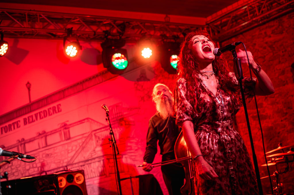 Maria Markesini Konzert | Maria Markesini meets Klazz Brothers im Forte Belvedere Leisnig zum Festival Hallo Leisnig 2022. - Realisiert mit Pictrs.com