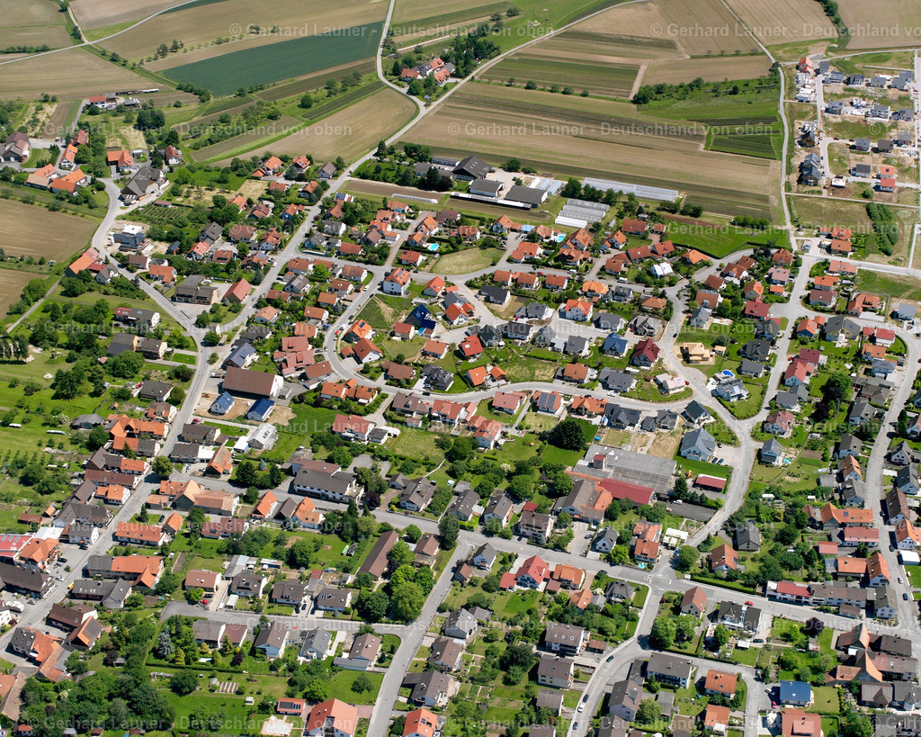 2626132 | FREISTETT 09.06.2006 Ortsansicht am Rande von landwirtschaftlichen Feldern und Nutzflächen  in Freistett im Bundesland Baden-Württemberg, Deutschland // Village view on the edge of agricultural fields and land  in Freistett in the state Baden-Wuerttemberg, Germany Foto: Gerhard Launer