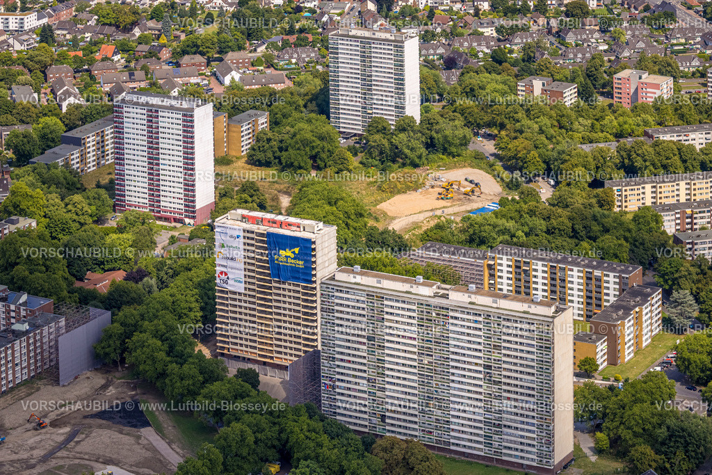 Duisburg250705194West | Luftbild, Weiße Riesen Hochhäuser. sozialer Brennpunkt, vier Hochhäuser, drei Tage vor der Sprengung eines der Hochhäuser, Hochheide, Duisburg, Ruhrgebiet, Nordrhein-Westfalen, Deutschland