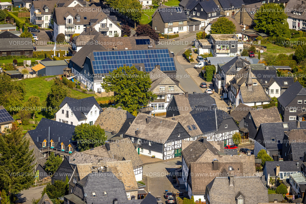 Meschede220901834 | Luftbild, Ortszentrum mit Fachwerkhäusern, Eversberg, Meschede, Sauerland, Nordrhein-Westfalen, Deutschland