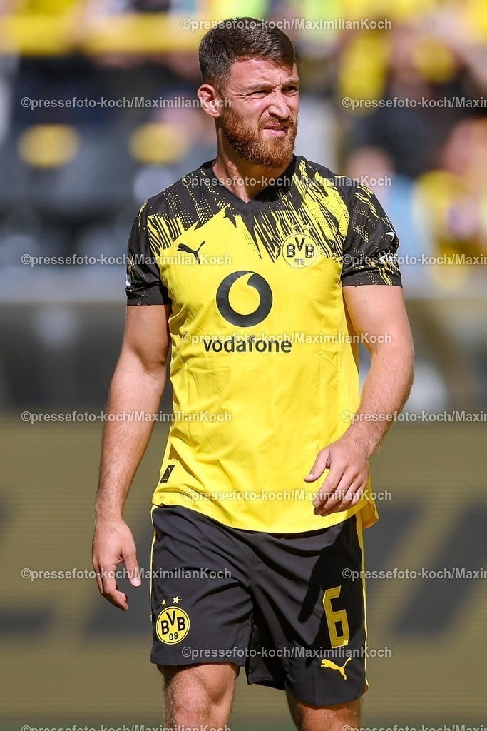 BVB10082500014 | 10.08.2025, Fußball, Borussia Dortmund - Juventus Turin, Testspiel, Signal Iduna Park, Saison 2025 2026: Salih Özcan&nbsp;(BVB #06)   DFB regulations prohibit any use of photographs as image sequences and or quasi-video.