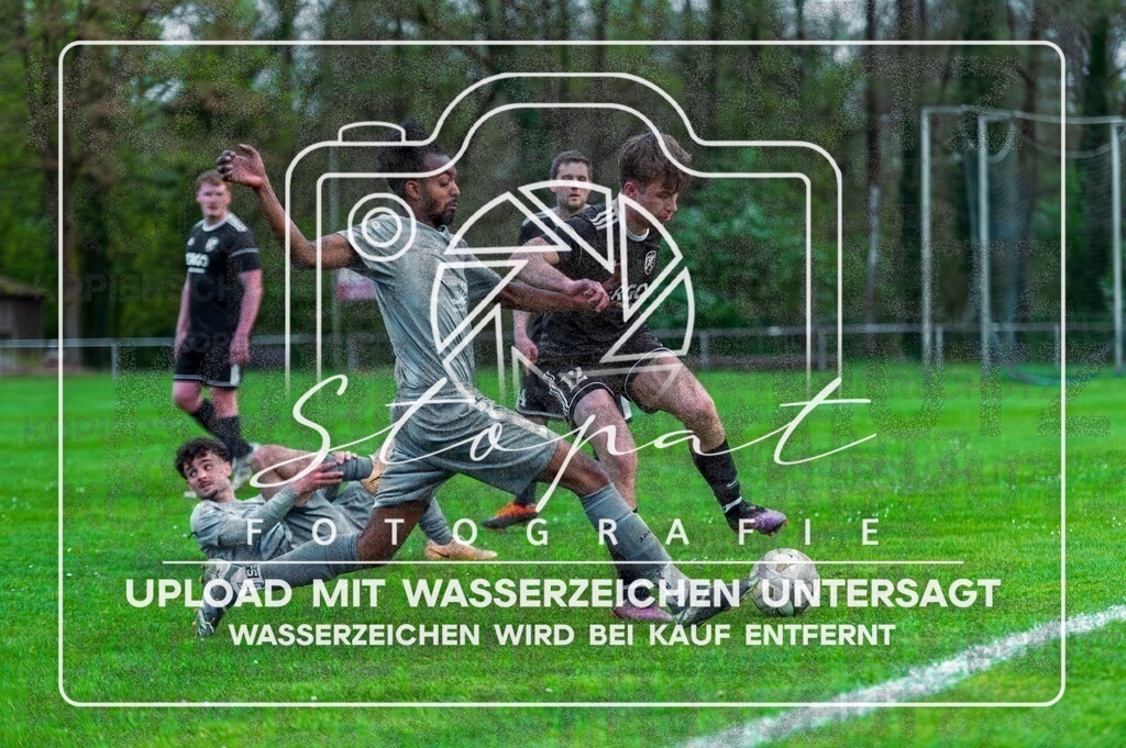 HMFGFS-1027 | Abdelkader Awad (Heidmark 3 #10) und Leon Oetjen (FG Fulde-Stelllichte 2 #12) beim Herren 3. Kreisklasse HK Spiel zwischen Heidmark III und FG Fulde-Stellichte im Heidmarkstadion, Bad Fallingbostel (Simon Paul Stopat) - Realisiert mit Pictrs.com