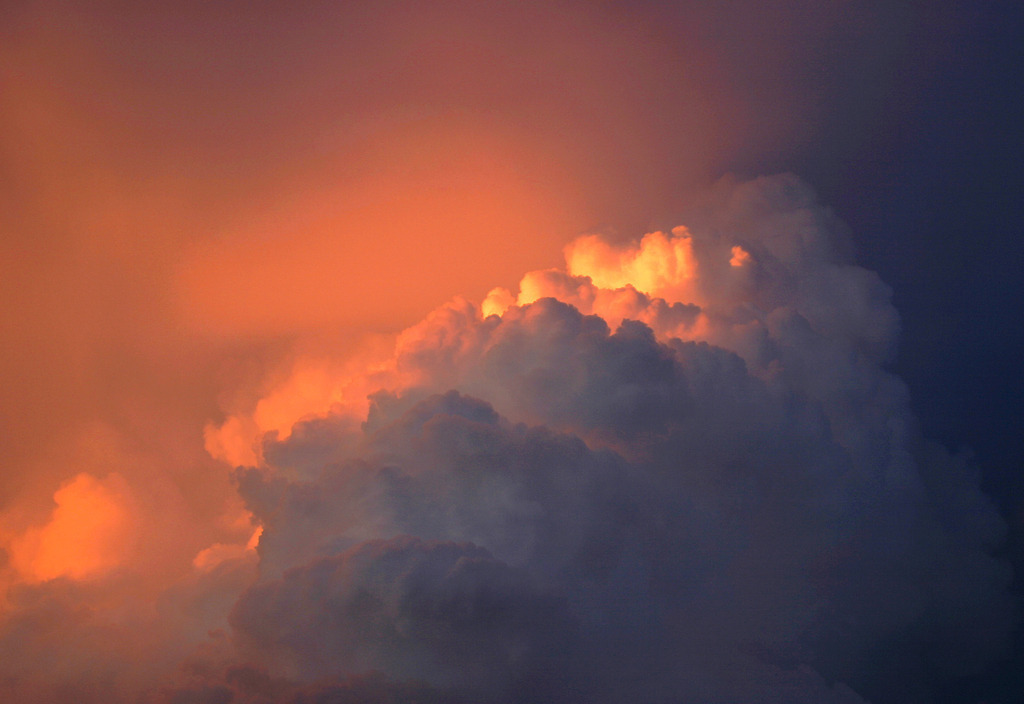 WolkenWort 04_Wolkenrot | Wolkenwort # 04
Aus der Fotoausstellung "Wolkenworte" im Mozatheum im Rahmen der Europagesellschaft Salzburg und in der Oberbank Salzburg, Am alten Markt 4, 30.5.-30.6.200, 