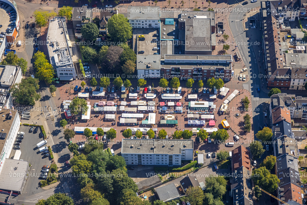 Essen220806818 | Luftbild, Altenessener Markt mit Wochenmarkt, bunte Marktstände, Essen-Altenessen, Essen, Ruhrgebiet, Nordrhein-Westfalen, Deutschland