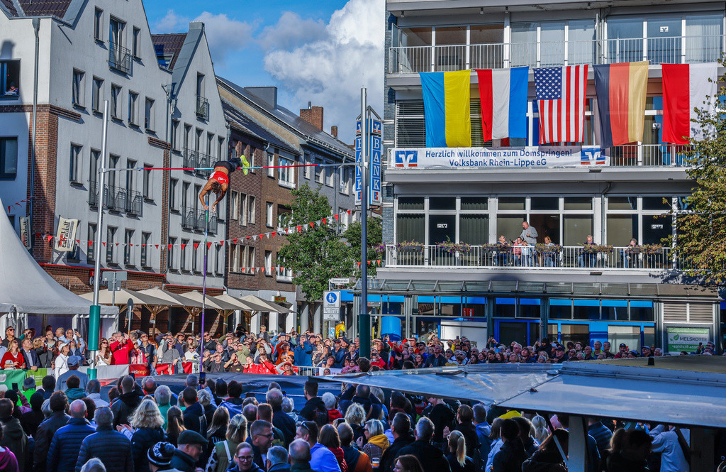 top-top.de 240913-133 | Foto, Video, Fotografie, Videografie, Fotobox, DJ, Discjockey, Musik, Musikbox, Veranstaltung, Photobooth, Amazon, Ebay, Buchtipp, Bestseller, Autor, Verlag, Buch, Wesel, Hamminkeln, NRW, Dinslaken, Rees, Drohne, Hochzeit, Party, Fotobox, Wesel, Fotograf