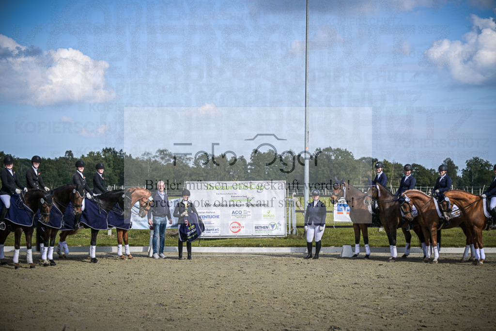 DOS_0082 | Entdecke hochwertige Reitturnierfotos von Foto Oger. Professionell, emotional und authentisch – jetzt Lieblingsmomente im Shop bestellen.Deutschlandweite Turnierfotografie. - Realisiert mit Pictrs.com