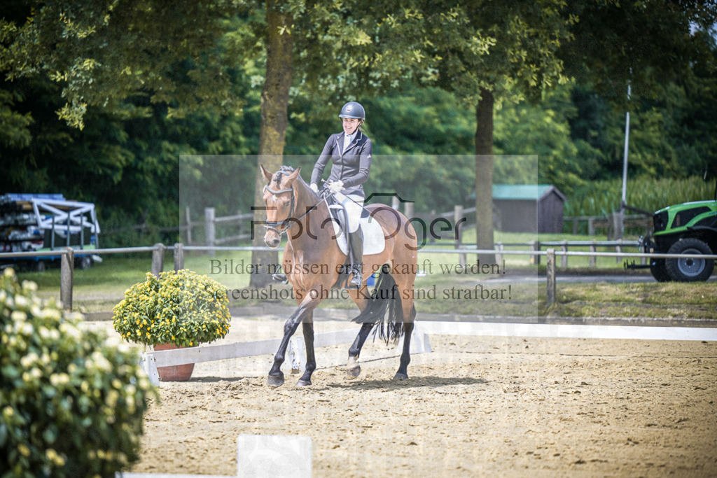 DOS_4756 | Entdecke hochwertige Reitturnierfotos von Foto Oger. Professionell, emotional und authentisch – jetzt Lieblingsmomente im Shop bestellen.Deutschlandweite Turnierfotografie. - Realisiert mit Pictrs.com