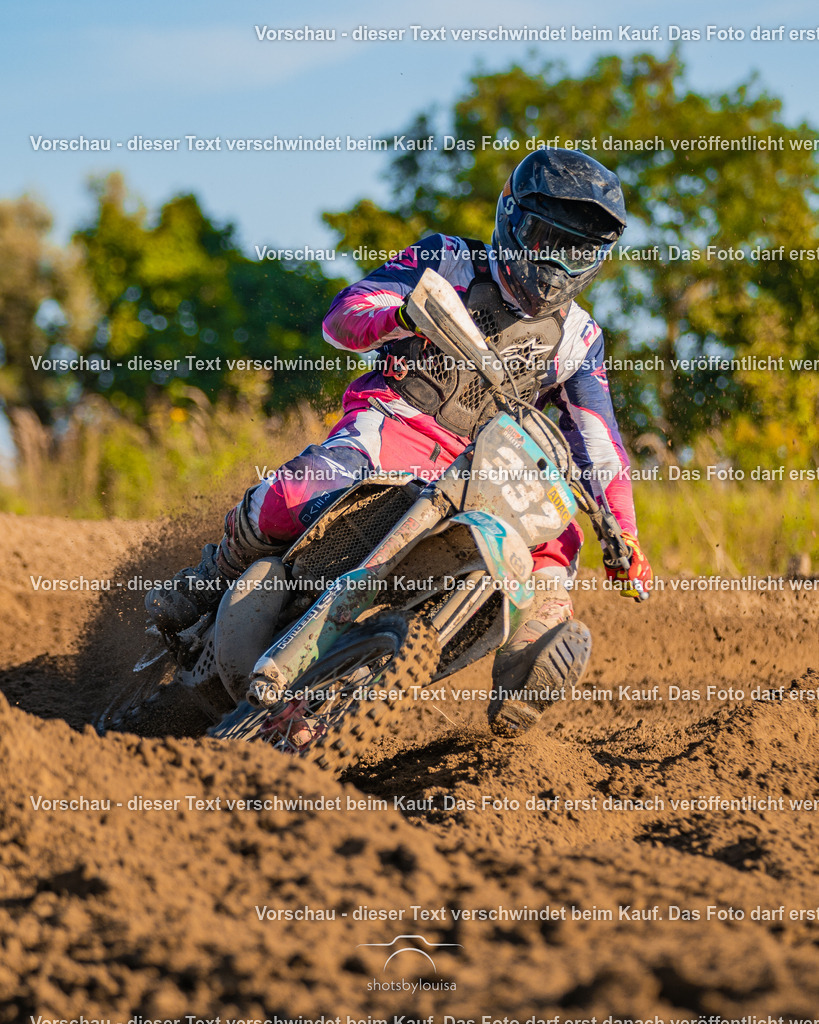 09_21_LM_Schenkenhorst-0547 | Sportfotografin aus Berlin-Brandenburg mit Fokus auf Motocross. Ich halte deine sportliche Leistung und echte Emotionen auf und neben der Strecke professionell fest. Entdecke die Fotos von deinem Rennen und bestelle sie direkt hier im Shop.