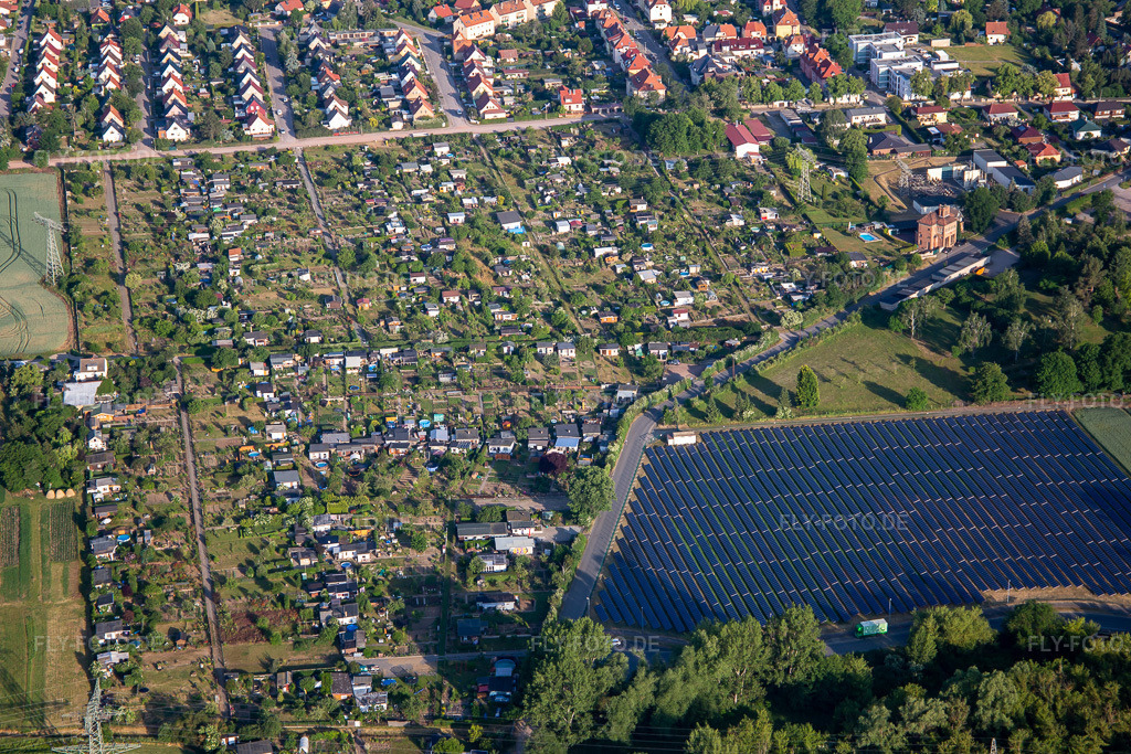 Luftbild: Solaracker am Badeborner Weg in Quedlinburg im Bundesland Sachsen-Anhalt in Deutschland. Foto: IMG_136310.jpg vom 15.06.2023 durch Werner Riehm/FLY-FOTO.de