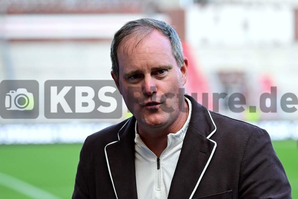 KBS Picture_FCStPauli-AtalantaBergamo_Test_005 | Goettlich Oke Praesident (St.Pauli) ,Sportplatz :  Millerntor Stadion, - Realisiert mit Pictrs.com