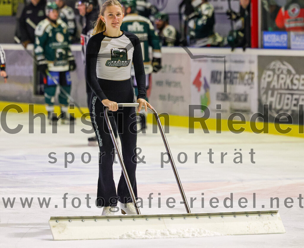 2025-12-28_092_TSV_Erding_gegen_onesto_Tigers_Bayreuth | Erding, Deutschland, 28.12.2025:Eishockey, Oberliga Süd 2025 / 2026, 31. Spieltag, TSV Erding gegen onesto Tigers Bayreuth, Endergebnis: 6:5 n.V.Foto: Christian Riedel / fotografie-riedel.net