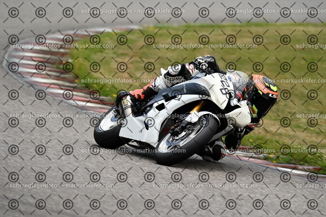 25bt02-0474 | markuskiefer.com - Realisiert mit Pictrs.com