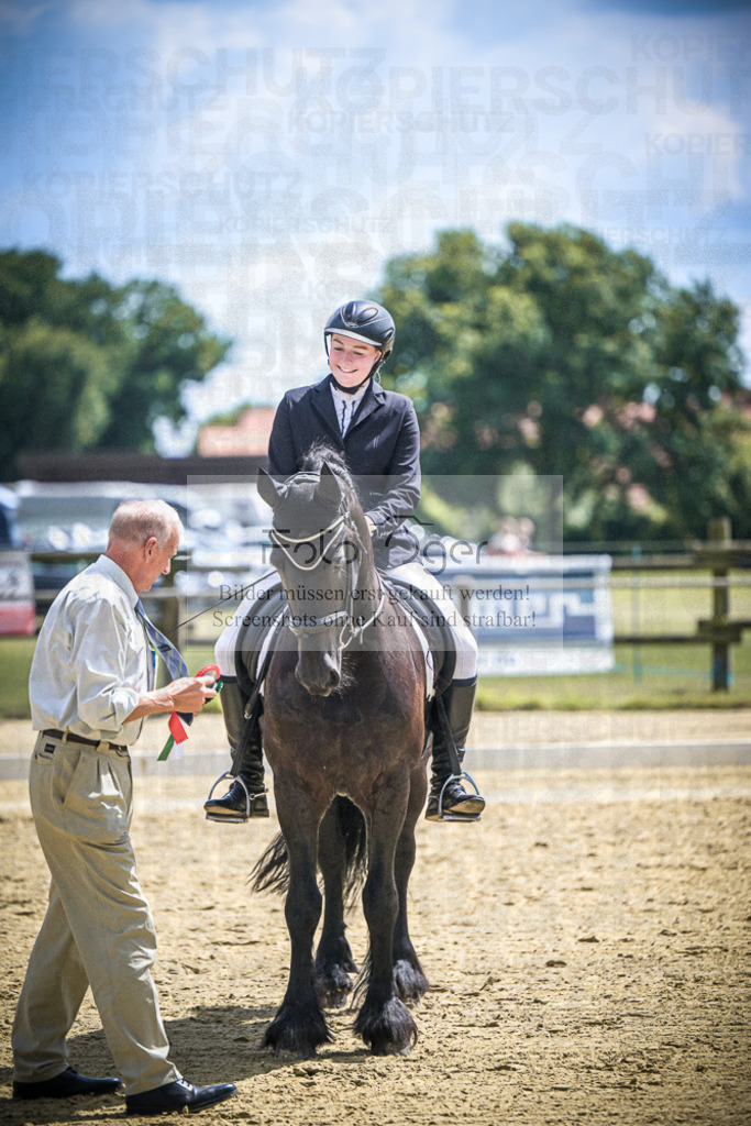 DOS_5615 | Entdecke hochwertige Reitturnierfotos von Foto Oger. Professionell, emotional und authentisch – jetzt Lieblingsmomente im Shop bestellen.Deutschlandweite Turnierfotografie. - Realisiert mit Pictrs.com