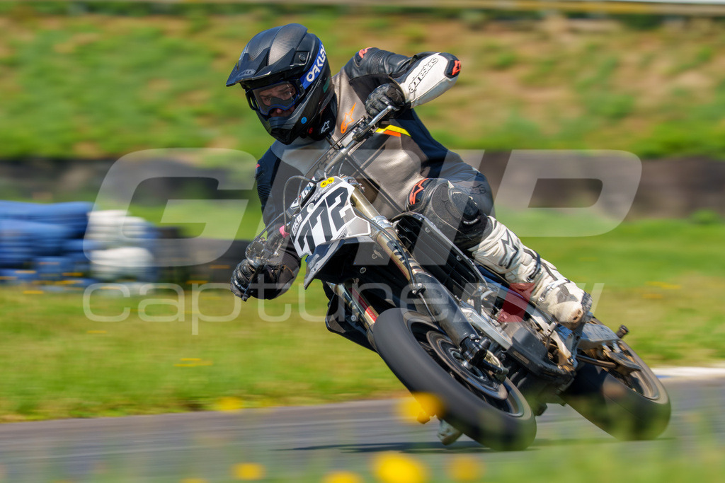 G-Cup + Supermoto Staatsmeisterschaft + Hungarian Supermoto Championship | GRIPcapture steht für authentische Sportfotografie in Österreich – für Momente, die mehr sind als Geschwindigkeit oder Ergebnis. Es geht um Emotion, Spannung, Fokus und den Augenblick, der oft nur einen Wimpernschlag dauert.Ob Motorsport, Teamsport oder 