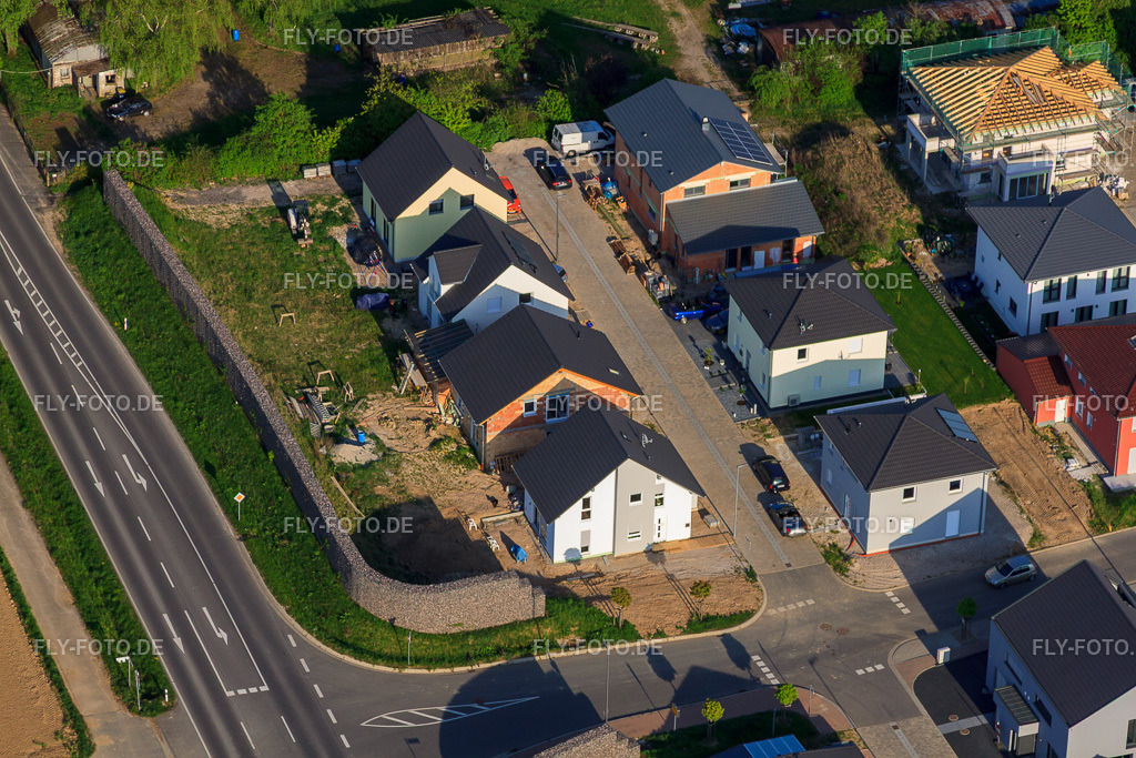 Neubaugebiet Ost (Im Holderbusch) | Luftbild: Neubaugebiet Ost (Im Holderbusch) in Minfeld im Bundesland Rheinland-Pfalz in Deutschland. Foto: IMG_64251.jpg vom 11.04.2014 durch Werner Riehm/FLY-FOTO.de - Realisiert mit Pictrs.com