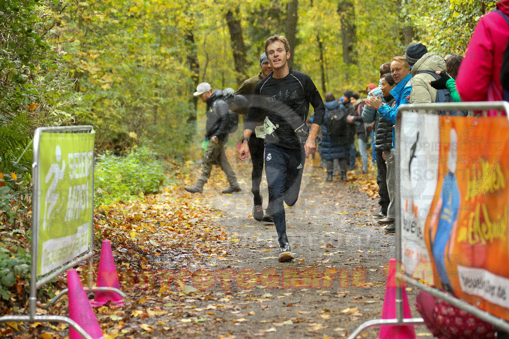 251026_1226_EX1_0377 | Sportfotografie im Rhein-Sieg Kreis, Köln, Bonn, NRW, Rheinland Pfalz, Hessen, etc. Unser Tätigkeitsfeld umfasst den Laufsport vom Volkslauf über den Marathon, Duathlon, Triathon bis zum Ultralauf wie Kölnpfad Ultra oder Schindertrail.