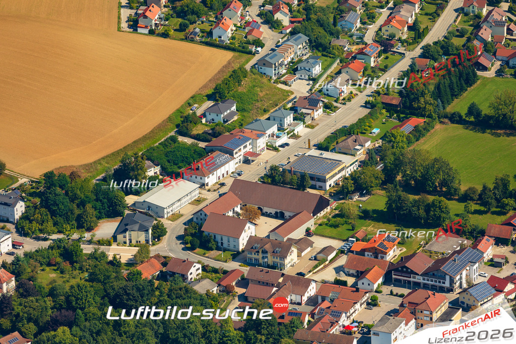 Luftaufnahme der Stadt Ruhstorf an der Rott - Die Luftaufnahme wurde 2025 vom UL-Flugzeug heraus erstellt ( keine Drohne ) - Hochauflösende Luftaufnahme - für professionelle Ausdrucke geeignet. Die Geschenkidee !Mit Lizenz und Bildrechte bestellbar