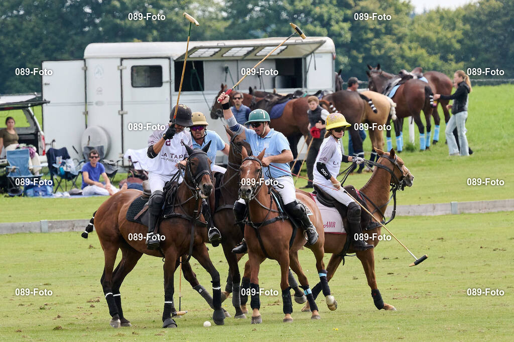 La Tarde Summer Cup 2025, Ostersee Polo Team vs La Tarde Polo Team | La Tarde Polo Club Munich, La Tarde Summer Cup 2025, Ostersee Polo Team vs La Tarde Polo Team, 2025-08-24Foto: 089-foto.org - Realisiert mit Pictrs.com