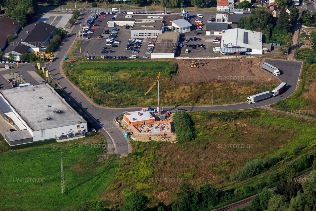 Luftbild: Neubau für LORETH GmbH im Gewerbegebiet am Dörniggraben in Kandel im Bundesland Rheinland-Pfalz in Deutschland. Foto: IMG_122230.jpg vom 11.08.2020 durch Werner Riehm/FLY-FOTO.de
