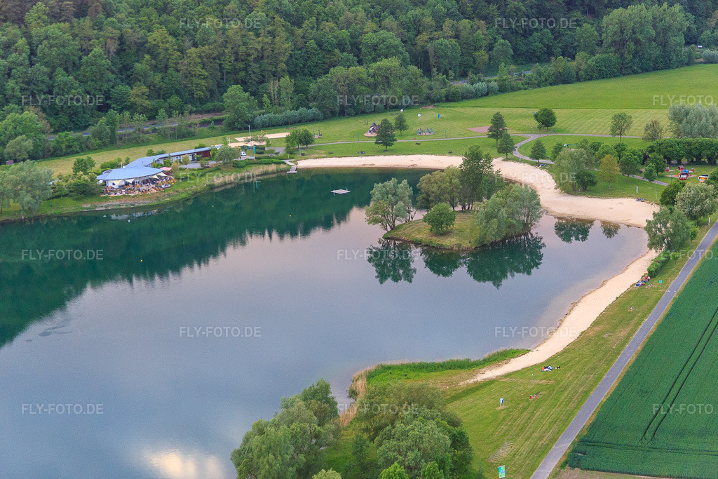 Luftbild: Badesee Godelheimer See in Höxter im Bundesland Nordrhein-Westfalen in Deutschland. Foto: IMG_079626.jpg vom 24.05.2015 durch Werner Riehm/FLY-FOTO.deFreizeitanlage Höxter-Godelheim