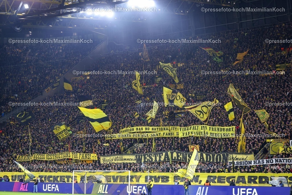 UCL17022601009 | 17.02.2026, Fußball, UEFA Champions League, Borussia Dortmund - Atalanta Bergamo, BVB Stadion, Play-Offs Hinspiel, Saison 2025 2026: Protestbanner Banner in der Gelbe Wand Fans Zuschauer Besucher Fans Fußballfans Schalparade  Regulations prohibit any use of photographs as image sequences and or quasi-video.
