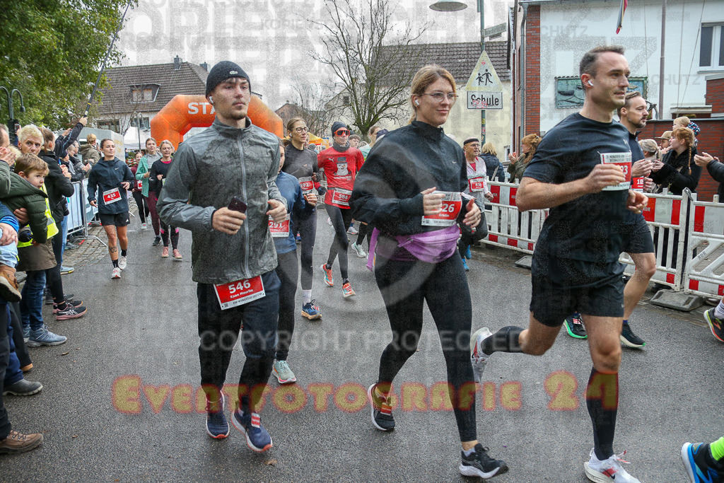 251130_1133_EX1_8021 | Sportfotografie im Rhein-Sieg Kreis, Köln, Bonn, NRW, Rheinland Pfalz, Hessen, etc. Unser Tätigkeitsfeld umfasst den Laufsport vom Volkslauf über den Marathon, Duathlon, Triathon bis zum Ultralauf wie Kölnpfad Ultra oder Schindertrail.