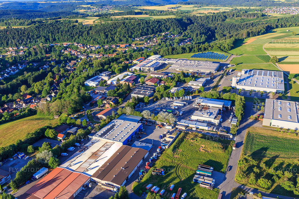 Luftbild: Industriegebiet Oberwiesachstraße mit Rahm Drehtechnik GmbH, REMONDIS Industrie Service GmbH & Co. K im Ortsteil Betzweiler in Loßburg im Bundesland Baden-Württemberg in Deutschland. Foto: IMG_148961.jpg vom 28.06.2025 durch Werner Riehm/FLY-FOTO.de