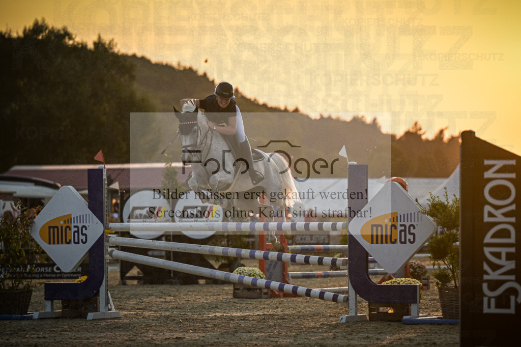 DOS_2066 | Entdecke hochwertige Reitturnierfotos von Foto Oger. Professionell, emotional und authentisch – jetzt Lieblingsmomente im Shop bestellen.Deutschlandweite Turnierfotografie. - Realisiert mit Pictrs.com