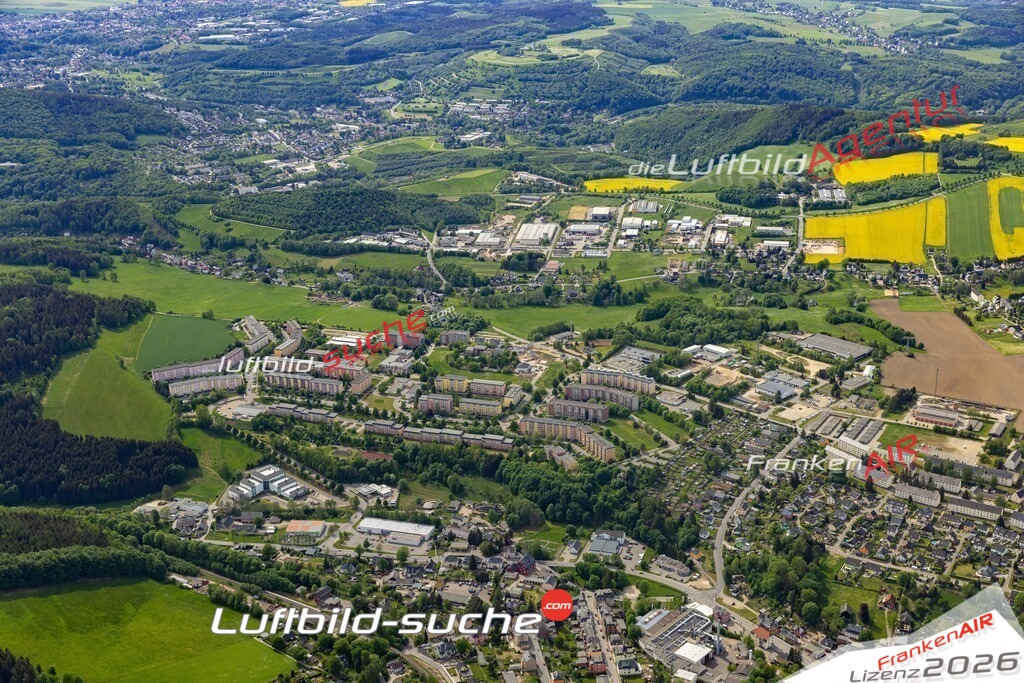 Die Luftaufnahme Niederlößnitz - Lößnitz wurde 2022 vom Flugzeug aus (keine Drohne) erstellt. Hohe Auflösung -für große Poster und Wandbilder geeignet - Garantiert!