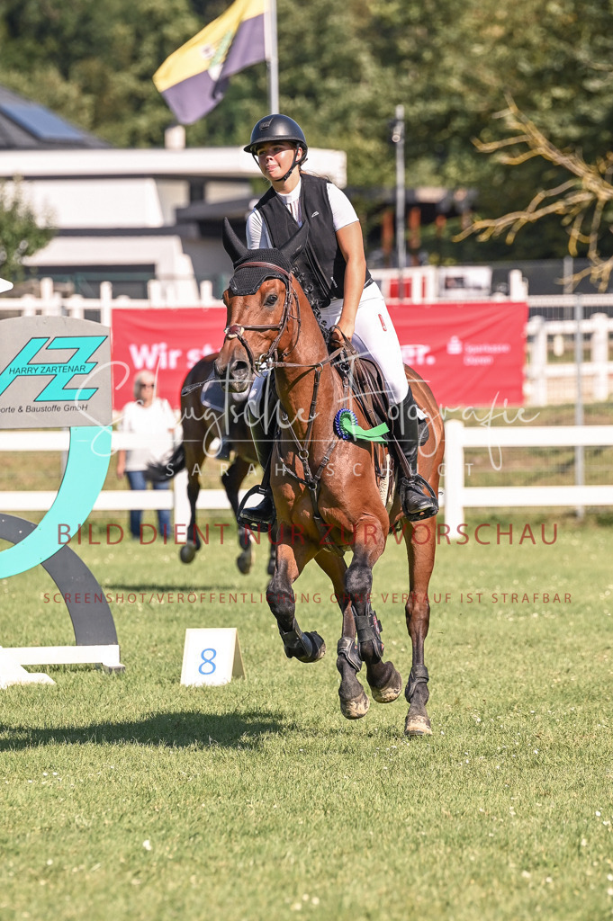 Schugtsche-Düren.2024-06.Stilspringprf.A_-186 | Schugtsche Fotografie - Realisiert mit Pictrs.com