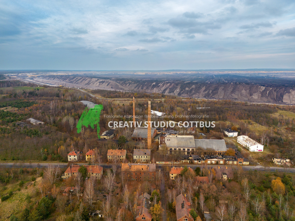Alt Haidemühl | Haidemühl, niedersorbisch Gózdź, war eine Industriegemeinde rund zehn Kilometer westlich von Spremberg. Bis zum 1. Januar 1964 trug die Gemeinde den Namen Gosda-Haidemühl. Der Ort Haidemühl wurde zwischen 2004 und 2006 für den Braunkohletagebau Welzow-Süd devastiert. - Realisiert mit Pictrs.com