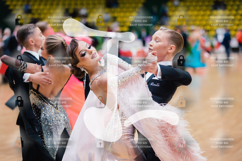 Hessen Tanzt WDSF Open Junior II Standard 5th (217) Vitalii Karnaukhov _ Elizaveta Beloedova (TC Rot-Weiß Leipzig)-2025-05-17-7755 | Webshop for digital downloads and prints of dance sport, event & show photographer Julian Link - Realisiert mit Pictrs.com