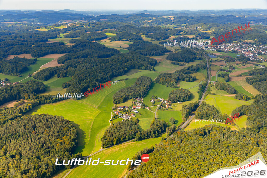 Luftaufnahme Schönlind Neukirchen bei Sulzbach-Rosenberg - Die Luftaufnahme wurde 2025 vom UL-Flugzeug heraus erstellt ( keine Drohne ) - Hochauflösende Luftaufnahme - für professionelle Ausdrucke geeignet. Die Geschenkidee !Mit Lizenz und Bildrechte bestellbar