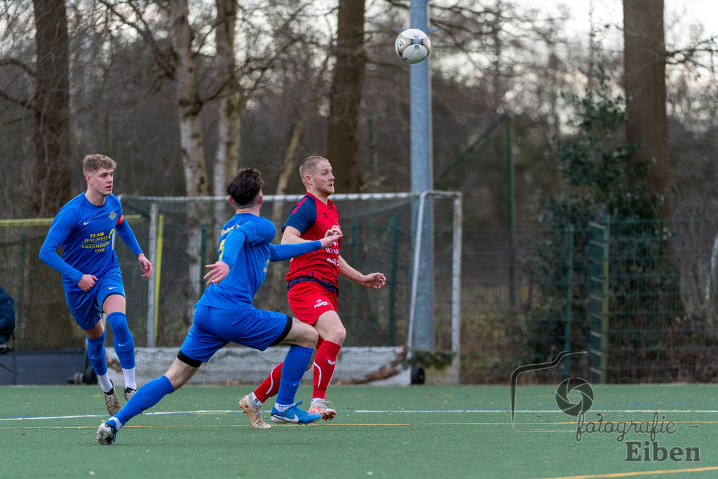 GVO Oldenburg-VFL Germania Leer | Herren Bezirks-Testspiel; GVO Oldenburg (rot)-VFL Germania Leer (blau) am 02.03.2025 in Oldenburger (Sportpark Osternburg); Photo: Philip Eiben 2025 - Realisiert mit Pictrs.com