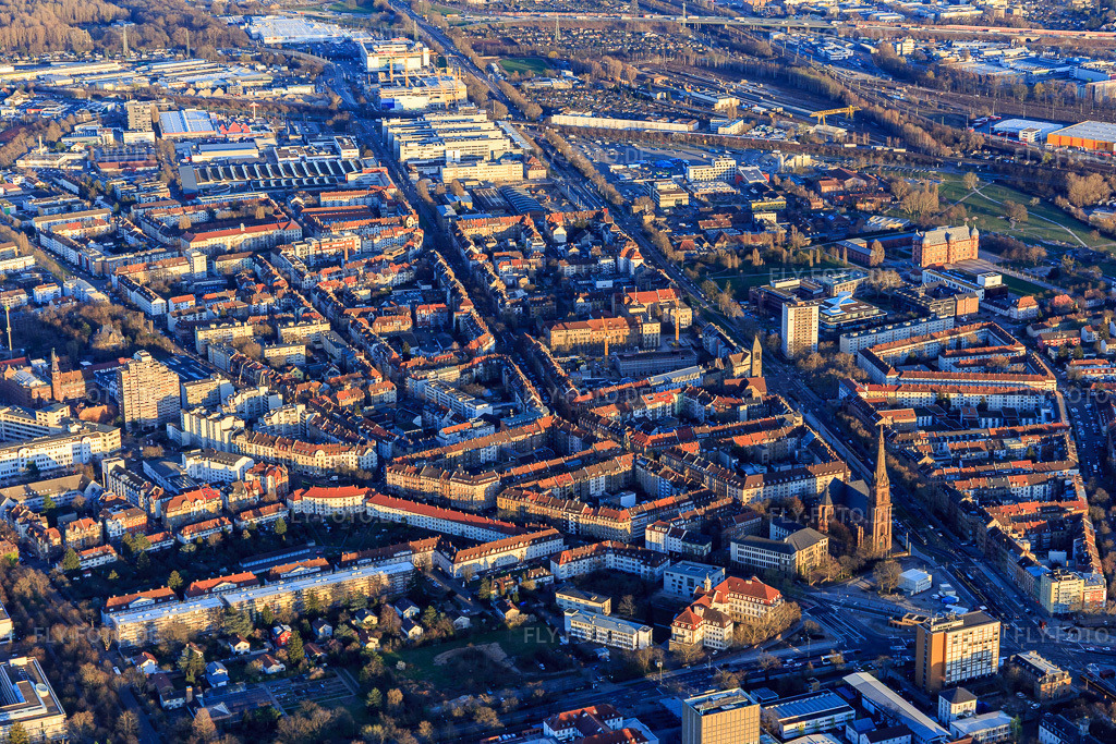 Luftbild: Karl-Wilhelmstraße und Durlacher Allee und Kirche St. Bernhard im Ortsteil Oststadt in Karlsruhe im Bundesland Baden-Württemberg in Deutschland. Foto: IMG_112956.jpg vom 20.03.2019 durch Werner Riehm/FLY-FOTO.de